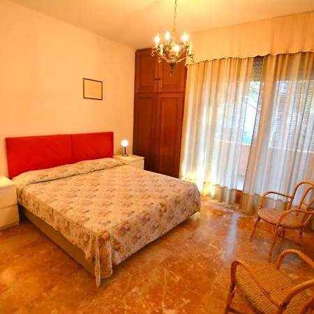 Lignano Exclusive With Pool Apartment