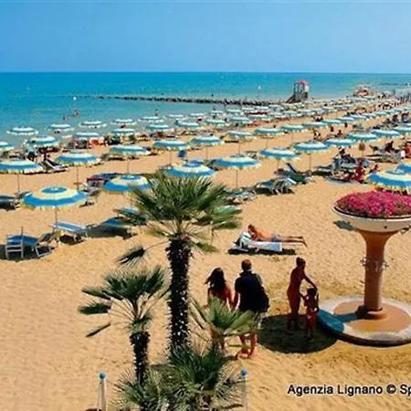 Lignano Exclusive With Pool 아파트